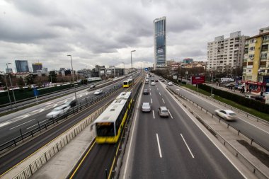 İstanbul, Türkiye - 11 Şubat 2017: İstanbul 'da trafik Mecidiyekoy' u yok.