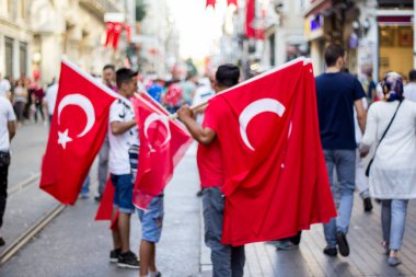 İSTANBUL, TURKEY-AĞUSTOS 7: Milyonlarca insan, 7 Ağustos 2016 tarihinde 15 Temmuz darbe girişimini protesto etmek amacıyla İstanbul Yenikapi bölgesindeki bir toplantı yerinde toplandı..