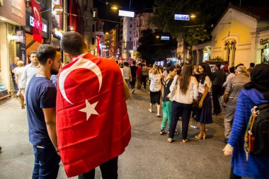 İSTANBUL, TURKEY - 16 Temmuz 2016 'da Türkiye' nin İstanbul kentinde düzenlenen askeri darbe girişimi Türkiye 'yi uzun bir şiddet ve entrika gecesine sürükledi.