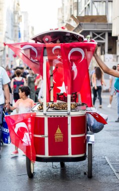 İSTANBUL, TURKEY-AĞUSTOS 7: Milyonlarca insan, 7 Ağustos 2016 tarihinde 15 Temmuz darbe girişimini protesto etmek amacıyla İstanbul Yenikapi bölgesindeki bir toplantı yerinde toplandı..