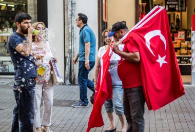 İSTANBUL, TURKEY-AĞUSTOS 7: Milyonlarca insan, 7 Ağustos 2016 tarihinde 15 Temmuz darbe girişimini protesto etmek amacıyla İstanbul Yenikapi bölgesindeki bir toplantı yerinde toplandı..