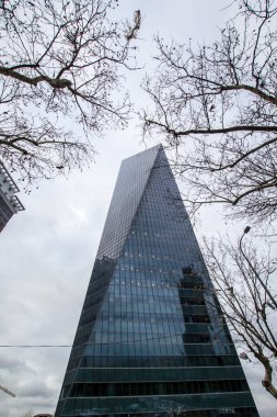 İstanbul, Türkiye - 11 Şubat 2017: Fütürist gökdelen, İstanbul 'un 4. Levent ilçesindeki Finansbank genel merkez binası.