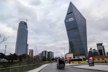 İstanbul, Türkiye - 11 Şubat 2017: Fütürist gökdelen, İstanbul 'un 4. Levent ilçesindeki Finansbank genel merkez binası.