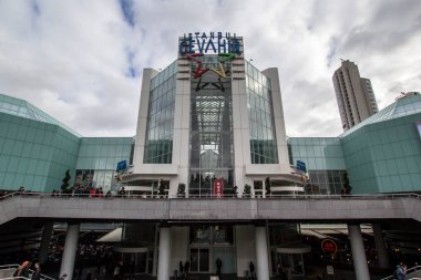 ISTANBUL, TURKEY - 11 Şubat 2017: İstanbul 'un Sisli ilçesinde Buyukdere Bulvarı' nda bulunan Cevahir Alışveriş ve Eğlence Merkezi 'nin dış görünümü.