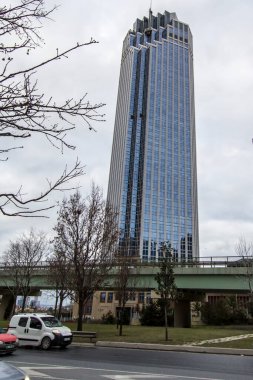 İstanbul, Türkiye - 11 Şubat 2017: Levent, İstanbul Modern Bölgesi. Levent, şehrin gökdelenleri, alışveriş merkezleri ve iş ofisleri olan bir finans merkezi. İstanbul 'daki Özdilek Alışveriş Merkezi, Türkiye