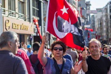 İSTANBUL, TURKEY-AĞUSTOS 7: Milyonlarca insan, 7 Ağustos 2016 tarihinde 15 Temmuz darbe girişimini protesto etmek amacıyla İstanbul Yenikapi bölgesindeki bir toplantı yerinde toplandı..