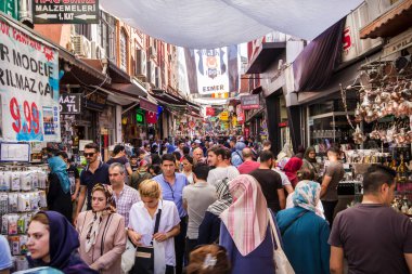 Eminonu 'daki Baharat Pazarı' nın yanındaki Kurukahveci Mehmet Efendi Kafe. 01-07-2017