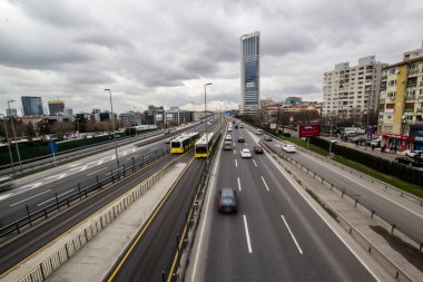 İstanbul, Türkiye - 11 Şubat 2017: İstanbul 'da trafik Mecidiyekoy' u yok.