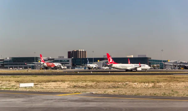 Istanbul Turquie Juillet 2016 Istanbul Ataturk International Airport Beaucoup Air Images De Stock Libres De Droits