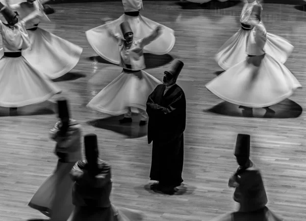 Konya Turkey Juli 2015 Whiriling Dervishes Utför Religiös Dansceremoni Den — Stockfoto