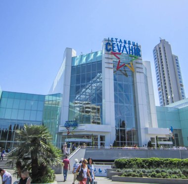 ISTANBUL, TURKEY - 21 Ağustos 2012; İstanbul Cevahir Alışveriş ve Eğlence Merkezi, İstanbul 'un Sisli ilçesinin Buyukdere Bulvarı üzerinde yer alan modern bir alışveriş merkezidir..