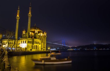 Ortakoy Camii ve Boğaz Köprüsü