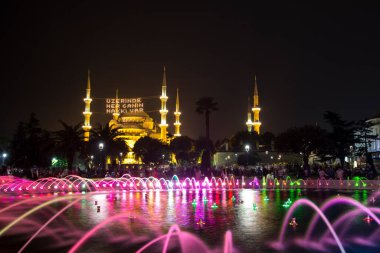 Ayasofya (Ayasofya) ve Sultan Ahmet Parkı 'ndan çeşme manzarası, İstanbul, Türkiye