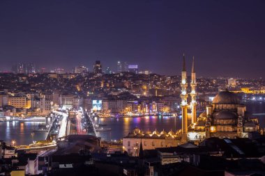ISTANBUL, TURKEY - 5 Mart 2016; Yeni Cami Camisi Yeni Cami Cami ve Galata Köprüsü, İstanbul, Türkiye