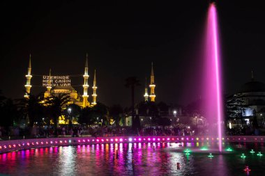 Ayasofya (Ayasofya) ve Sultan Ahmet Parkı 'ndan çeşme manzarası, İstanbul, Türkiye