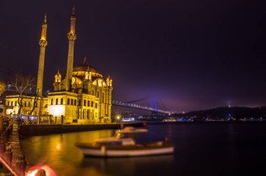 Ortakoy Camii ve Boğaz Köprüsü