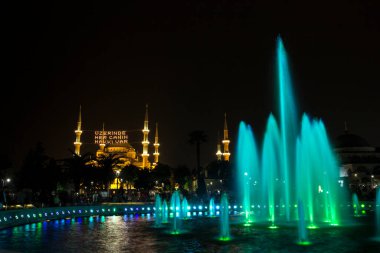 Ayasofya (Ayasofya) ve Sultan Ahmet Parkı 'ndan çeşme manzarası, İstanbul, Türkiye