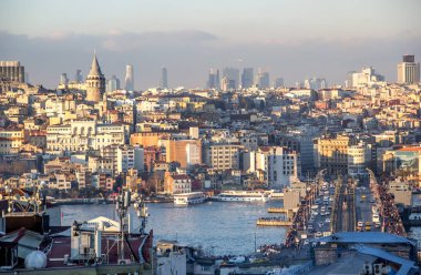 ISTANBUL, TURKEY - 5 Mart 2016; İstanbul, Galata Köprüsü ve Galata Kulesi
