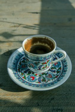 Arka planda Türk kahvesi