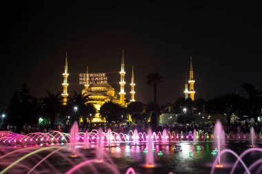 Ayasofya (Ayasofya) ve Sultan Ahmet Parkı 'ndan çeşme manzarası, İstanbul, Türkiye