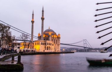Ortakoy camisi ve Boğaz köprüsü, İstanbul, Türkiye