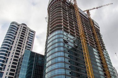 İSTANBUL, TURKEY - 11 Şubat: Levent ilçesi, İstanbul 'un yüksek yükseliş ve alışveriş merkezleriyle hızla gelişen bir ticaret ve finans alanıdır. 11 Şubat 2017' de yeni bir yapı inşa edildi.