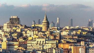 ISTANBUL, TURKEY - 5 Mart 2016; İstanbul, Galata Köprüsü ve Galata Kulesi
