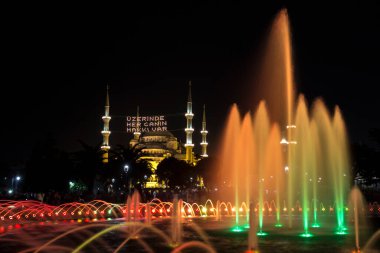 Ayasofya (Ayasofya) ve Sultan Ahmet Parkı 'ndan çeşme manzarası, İstanbul, Türkiye