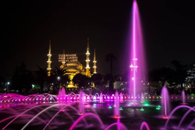 Ayasofya (Ayasofya) ve Sultan Ahmet Parkı 'ndan çeşme manzarası, İstanbul, Türkiye