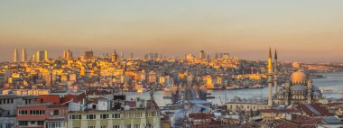 ISTANBUL, TURKEY - 5 Mart 2016; İstanbul, Galata Köprüsü ve Galata Kulesi