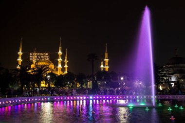 Ayasofya (Ayasofya) ve Sultan Ahmet Parkı 'ndan çeşme manzarası, İstanbul, Türkiye
