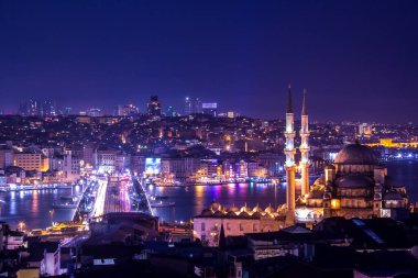 ISTANBUL, TURKEY - 5 Mart 2016; Yeni Cami Camisi Yeni Cami Cami ve Galata Köprüsü, İstanbul, Türkiye