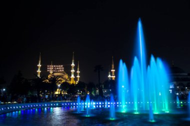 Ayasofya (Ayasofya) ve Sultan Ahmet Parkı 'ndan çeşme manzarası, İstanbul, Türkiye