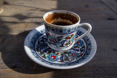 Arka planda Türk kahvesi