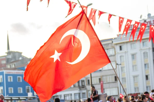 土耳其伊斯坦布尔 7月15日 7月15日 7月15日 殉道者桥配备了国旗 以纪念2017年7月15日在土耳其伊斯坦布尔的军事政变 — 图库照片