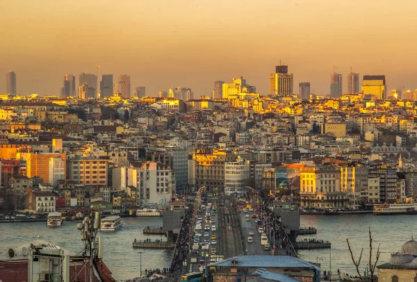 ISTANBUL, TURKEY - 5 Mart 2016; İstanbul, Galata Köprüsü ve Galata Kulesi