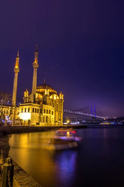 Ortakoy Camisi Boğaz Köprüsü Stanbul Türkiye — Stok fotoğraf