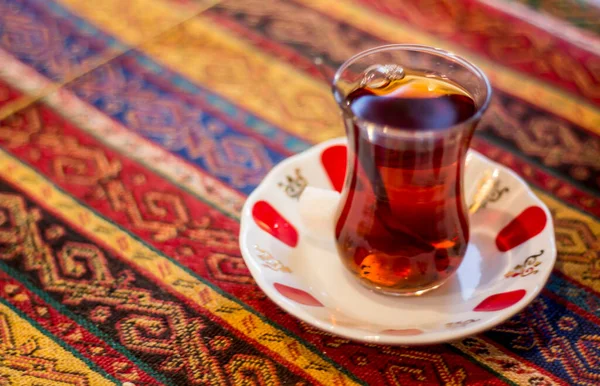 Türkischer Roter Tee Auf Dem Tisch — Stockfoto