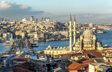 ISTANBUL, TURKEY - 5 Mart 2016; İstanbul, Galata Köprüsü ve Galata Kulesi