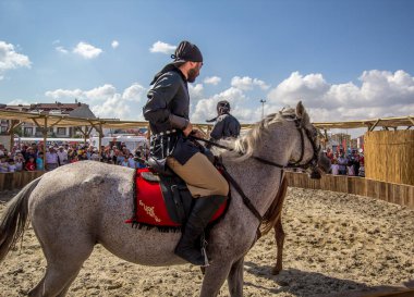 İSTANBUL, TURKEY - 13 Mayıs 2017: Etnospor Kültür Festivali Yenikapi, İstanbul, Türkiye 'deki eski Osmanlı Türkçesi kültürel etkinlikleri hakkında.