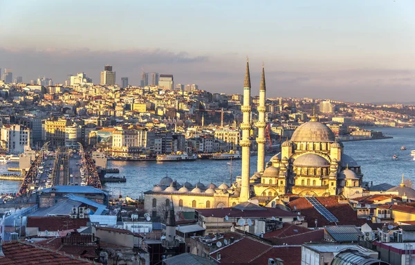 Istanbul Turkey March 2016 Yeni Cami Mosque New Mosque Galata — стоковое фото