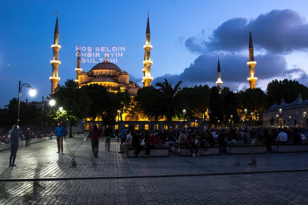 Bem Vindo Sultão Onze Meses Letras Penduradas Mahya Mesquita Azul — Fotografia de Stock