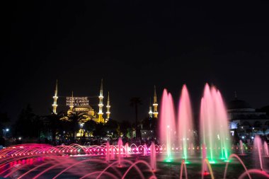 Ayasofya (Ayasofya) ve Sultan Ahmet Parkı 'ndan çeşme manzarası, İstanbul, Türkiye