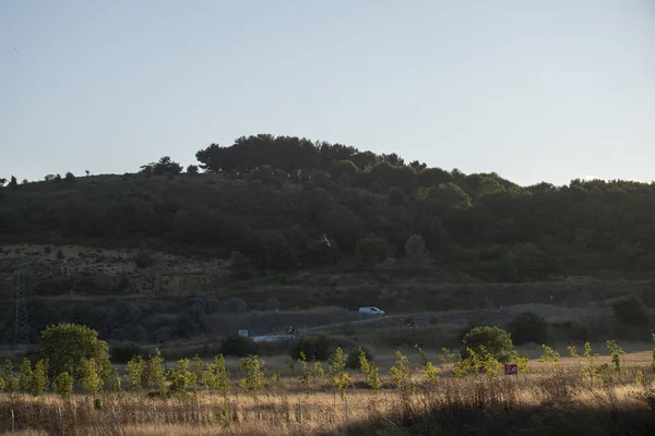 Yaz günü dağda gün batımı