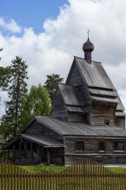 Eski ahşap ortodoks kilisesi. Rus ahşap mimarisi