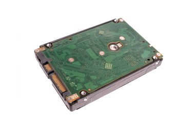 Bilgisayarın sabit diski beyaz arkaplanda izole edildi. Sata bellek saklama aygıtı