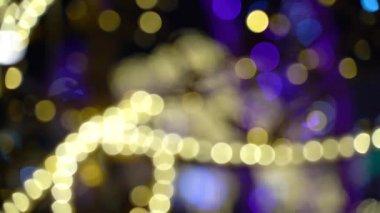 Bokeh topları ile parti ışığı soyut arka plan. Işık saçan parlak kış partisinin mercek bulanıklığı. Noel dokusu