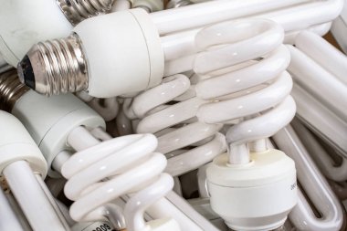 Enerji tasarrufu ampulleri. Ekolojik, elektrik tüketicisi. Küçük Floresan Ampulü