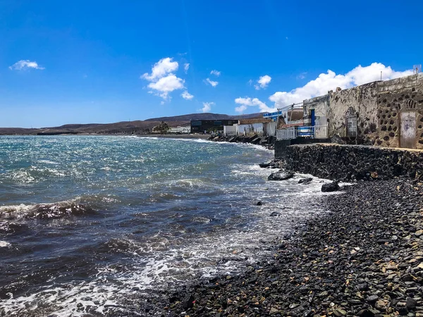 Bulutlu gökyüzü deniz manzarası