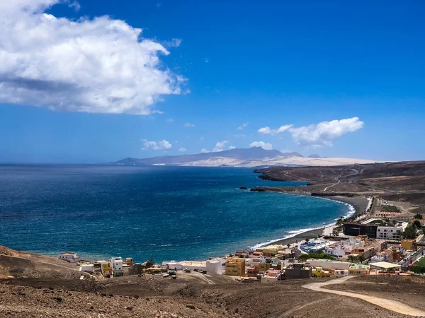 Bulutlu gökyüzü deniz manzarası